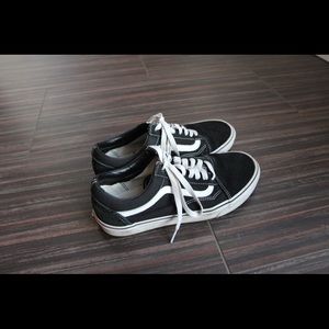 Black classic vans / size 7.5 men / 9 women’s